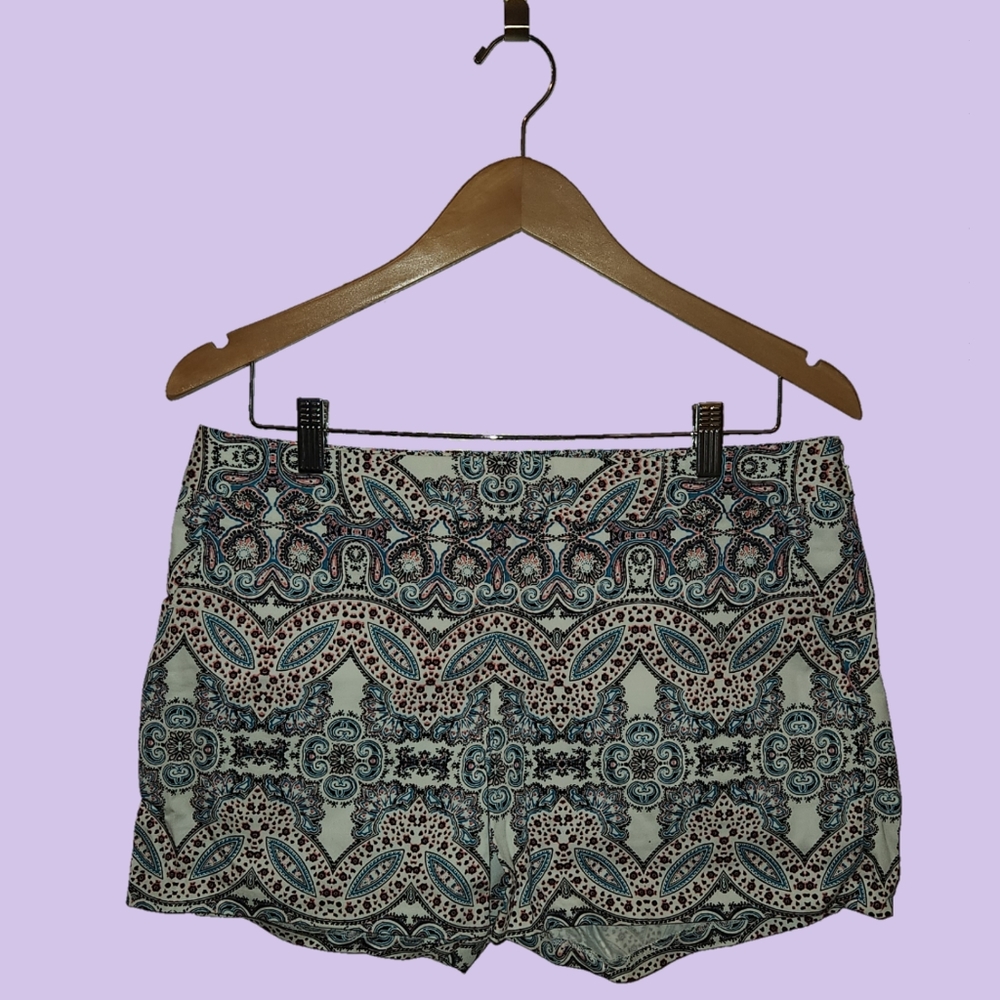 Express Cream Paisley Shorts, 8, Excellent Condition